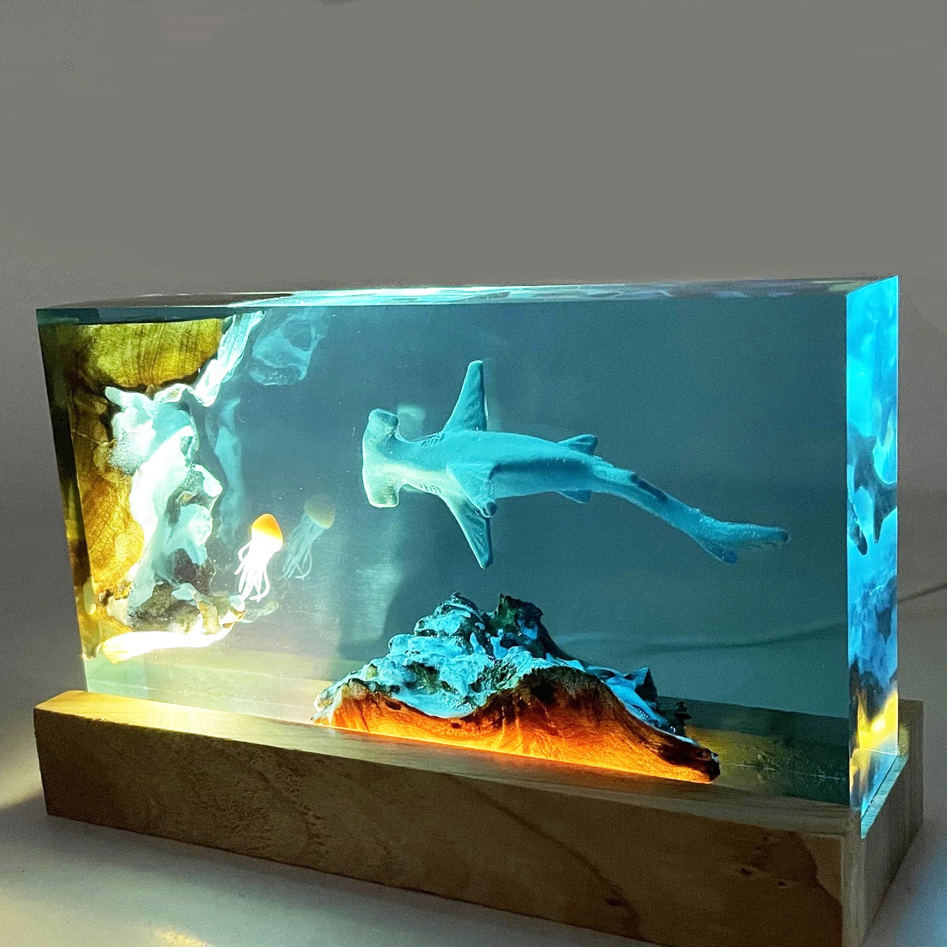 Ocean Animals Organism Resin Table Light Creactive Art Decoration Lamp Whale Shark Diver Theme Night Light USB Charge
